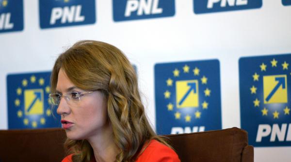 alina gorghiu liberalii initiaza o motiune pentru demiterea lui victor ponta