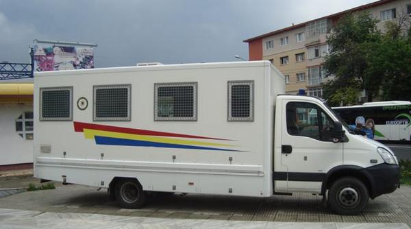 o masina a administratiei penitenciarelor implicata intr un accident rutier