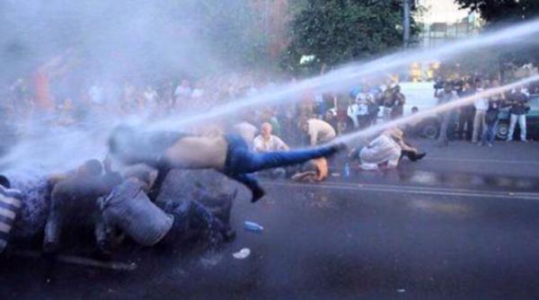 proteste violente la erevan jurnalisti batuti si arestati