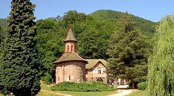 continua modernizarea drumului judetean spre manastirea prislop din judetul hunedoara