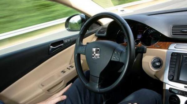 doua vehicule fara sofer din sua aproape de o coliziune