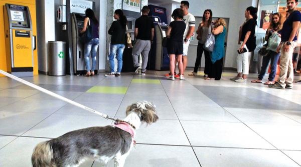 falimentul greciei ii trezeste pe politicienii romani