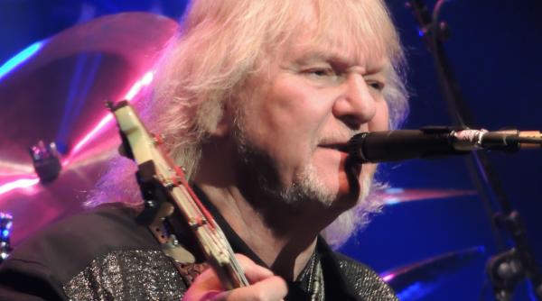 a murit basistul trupei yes chris squire avea 67 de ani