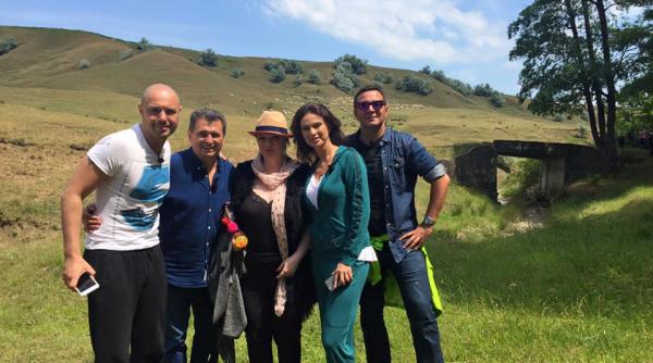 ramona badescu oana lis daniel buzdugan si mihai mitoseru intra in pielea unor ciobani la poftiti pe la noi