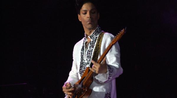 artistul american prince si a retras toata muzica de pe net