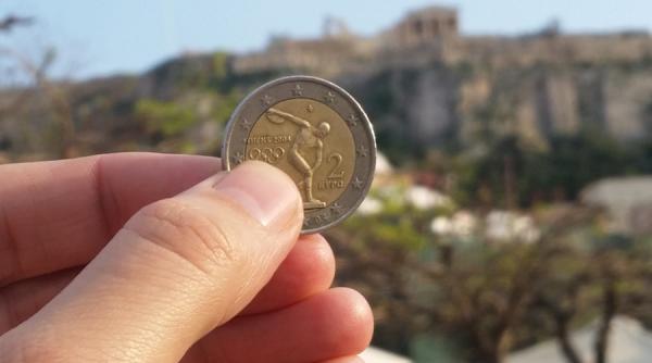 guvernul de la atena face declaratii derutante varoufakis ar vrea totusi o moneda paralela cu euro