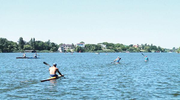 lacul discordiei atentie a nu se ineca loturile nationale de canotaj