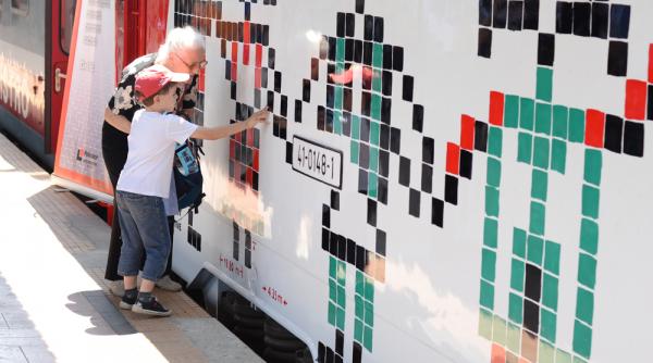 locomotiva hora promoveaza promoveaza motivele populare romanesti