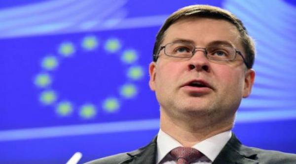 comisia europeana grecia trebuie sa ramana in zona euro