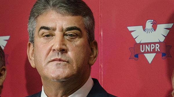 de ce oprea ramane alaturi de ponta