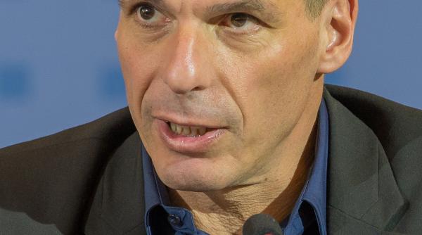 varoufakis ministrul de finante al greciei demisioneaza pentru a facilita negocierile cu eurogrup