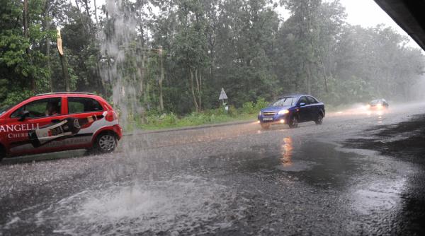dupa canicula o furtuna violenta a facut ravagii in iasi