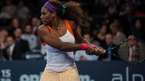 wimbledon 2015 serena williams a castigat trofeul dupa ce a invins o pe garbine muguruza