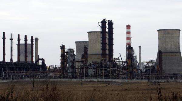 lukoil ameninta ca va inchide rafinaria daca va fi impus sechestru asupra activelor si conturilor