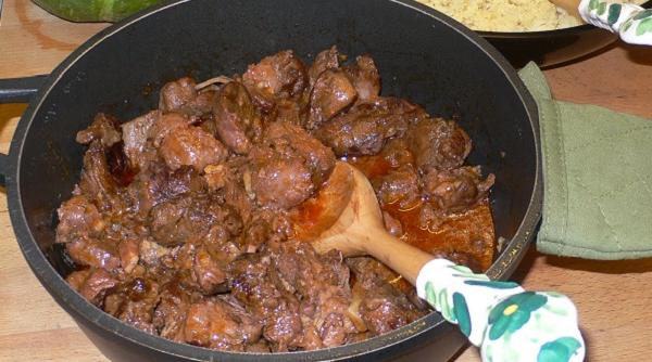 reteta zilei de sambata boboc de gasca in sos de vin