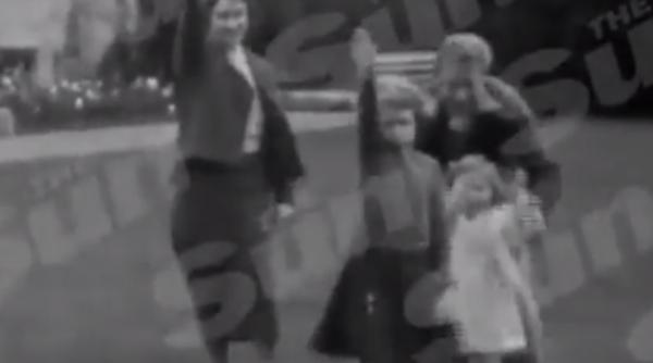 palatul buckingham a declansat o ancheta legata de filmul in care regina elizabeta a ii a face salutul nazist