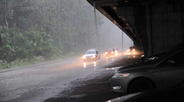 avertizare nowcasting cod portocaliu de ploi si intensificari ale vantului pentru judetele vrancea si vaslui