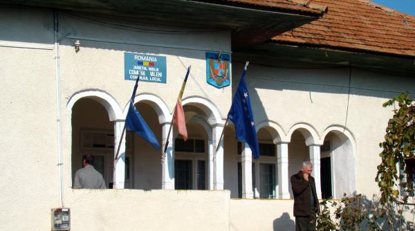 sustinatorii celor sapte indivizi care au violat o tanara au atacat jurnalisii