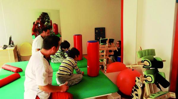 copiii cu dizabilitati ajutati de mihai nesu