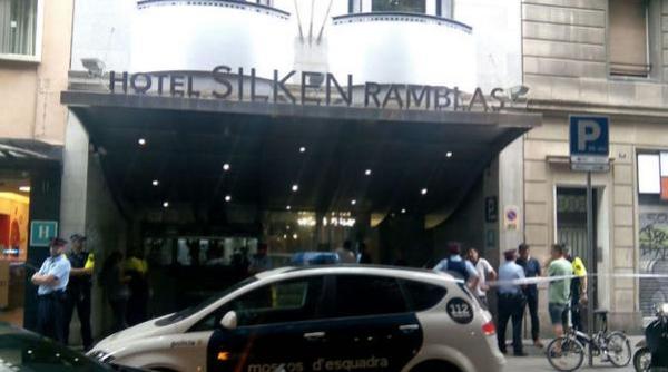 jaf armat la barcelona in cea mai aglomerata zona a orasului mai multi turisti sunt raniti