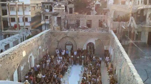 casatorie oficiata intr o biserica bombardata din homs siria