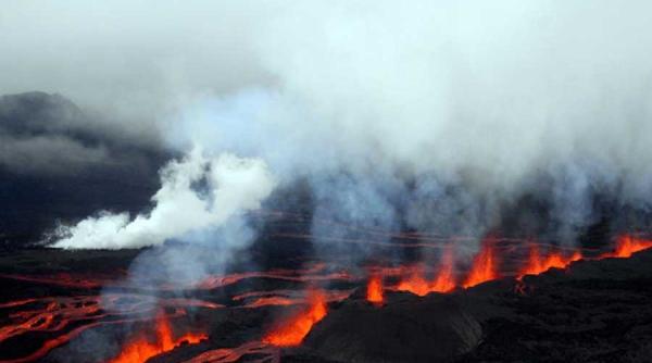 imagini impresionante ale eruptiei vulcanice din insula reunion video