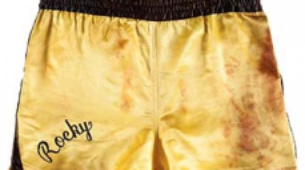 sylvester stallone isi vinde o parte din recuzita din filmele rocky si rambo