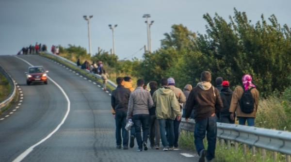 eurocriza din eurotunel parisul cere ajutor suplimentar din partea londrei in privinta imigrantilor