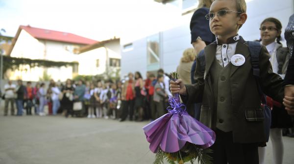 anul scolar 2015 2016 cand vor avea vacanta elevii de completat