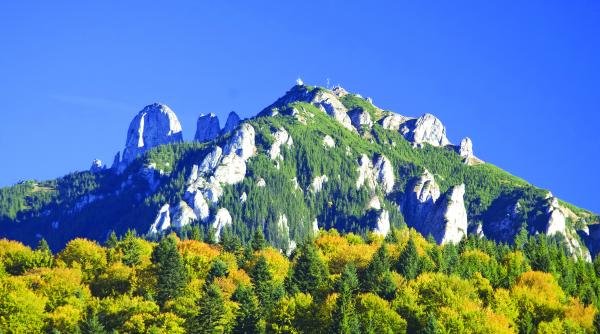 masivul ceahlau oaza de relaxare si spiritualitate pe potecile olimpului romanesc