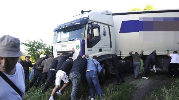 circulatia rutiera pe dn 6 este blocata pe ambele sensuri