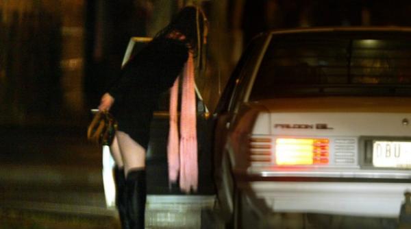 de ce prostituatele din milano vor trebui sa poarte veste reflectorizante