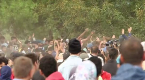 busculada in timp ce politistii macedoneni au permis trecerea granitei a imigrantilor vulnerabili