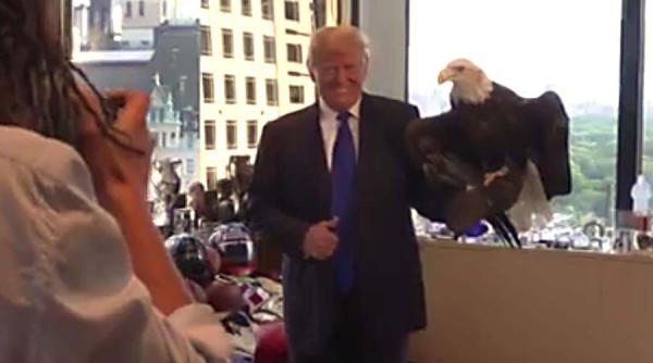 donald trump apare in revista time alaturi de un vultur presuv