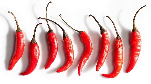 iute la gust iute in tratarea bolilor 100 de motive sa mananci ardei iute chiar si in ceai sau dulceata