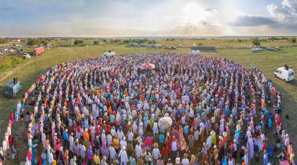 3 000 de adepti ai miscarii misa s au strans la costinesti