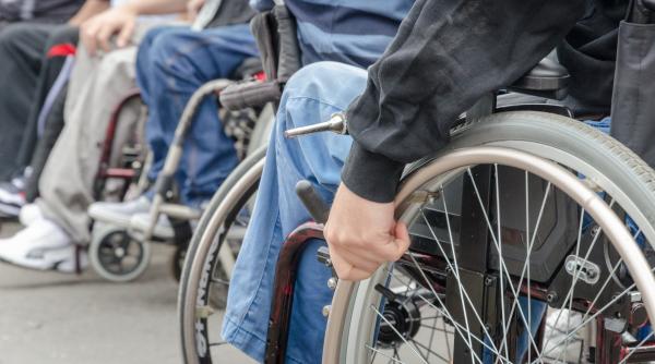 cum sunt ajutate in romania persoanele cu dizabilitati