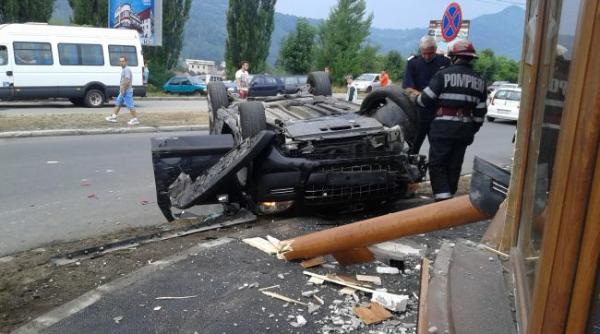 miracol pe sosea s au rasturnat de mai multe ori cu masina si au scapat cu rani minore