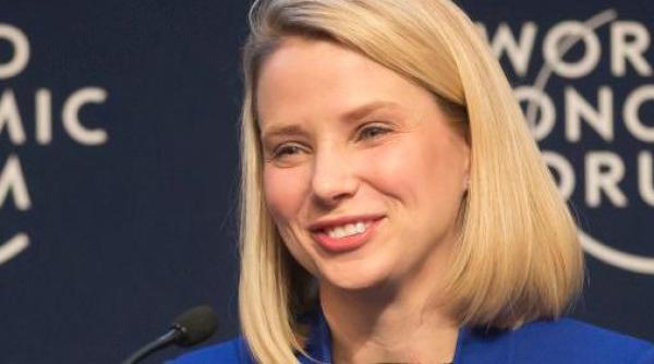 sefa yahoo este insarcinata cu gemeni