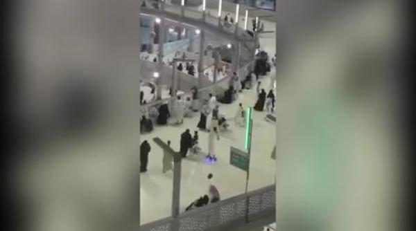 un pelerin aflat pe un segway la mecca starneste controverse intre musulmani video