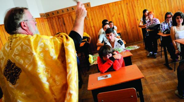 peste 250 000 de elevi nu participa la orele de religie