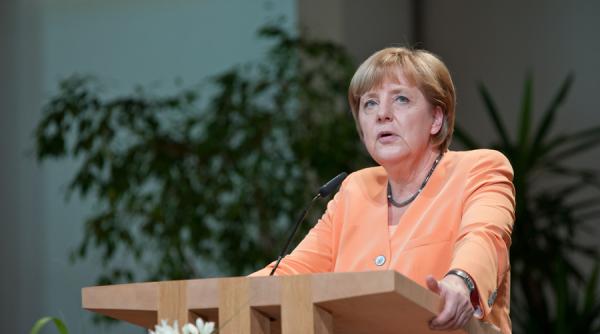 angela merkel acuzata ca a incurajat refugiatii sa si riste viata in incercarea de a ajunge in europa