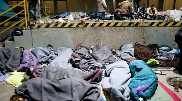 crucea rosie 16 imigranti sositi in austria inernati in spitale