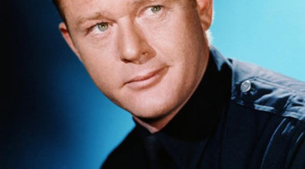 doliu la hollywood a murit martin milner actorul din verdict crima