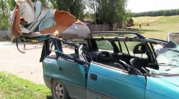 barbat strivit de cupola unui excavator in propria masina