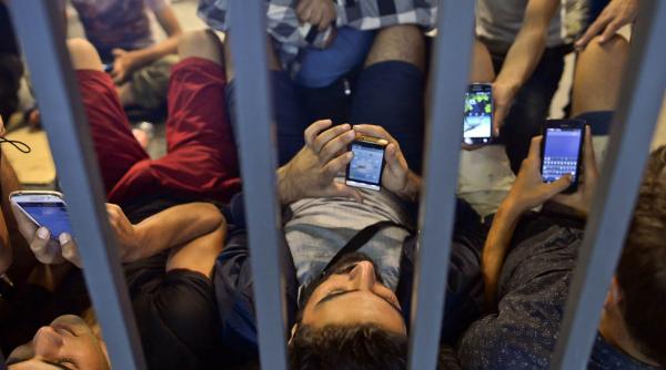 iata de ce refugiatii sirieni au smartphone uri