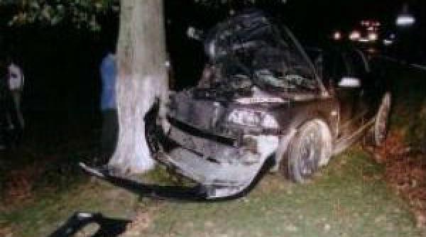 un sofer beat a intrat cu masina intr un pom mai avea patru prieteni cu el