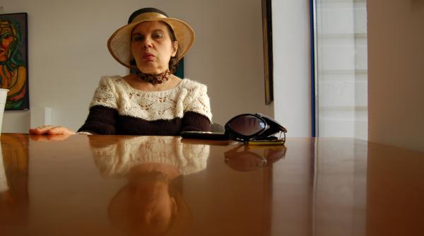 o carte inflorita a rasarit din ramurile corpului