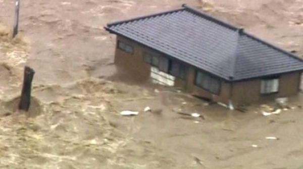potop in japonia un rau a spart un baraj iar apa a lovit o localitate cu puterea unui tsunami