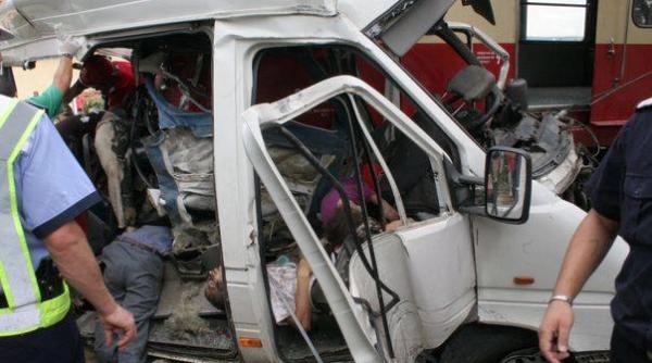 inca un accident mortal pe dn1 o persoana a decedat si alte trei sunt ranite